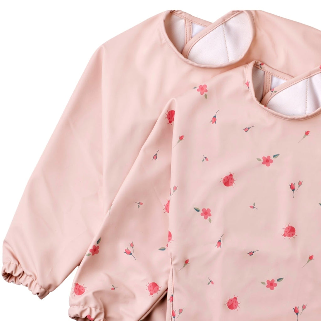 Babero con mangas Rosa