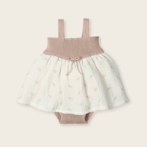 Vestido y ranita Allysa blush